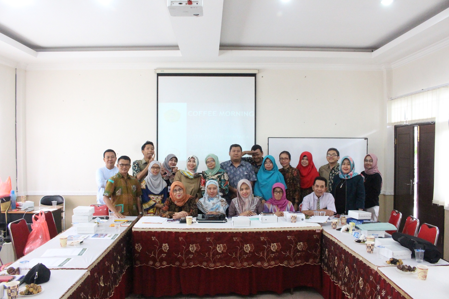 COFFEE MORNING AJANG PENYAMPAIAN ASPIRASI DOSEN COFFEE MORNING AJANG PENYAMPAIAN ASPIRASI DOSEN