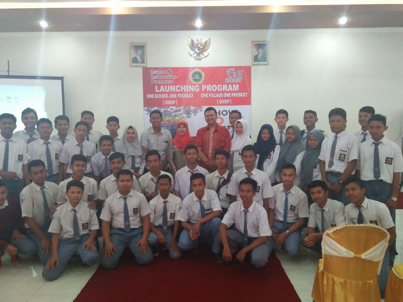 Pengembangan Ide Kreatif Melalui Progam One School One Product (OSOP) Dan One Village One Product (OVOP) DI STIE PGRI Dewantara Jombang Pengembangan Ide Kreatif Melalui Progam One School One Product (OSOP) Dan One Village One Product (OVOP) DI STIE PGRI Dewantara Jombang