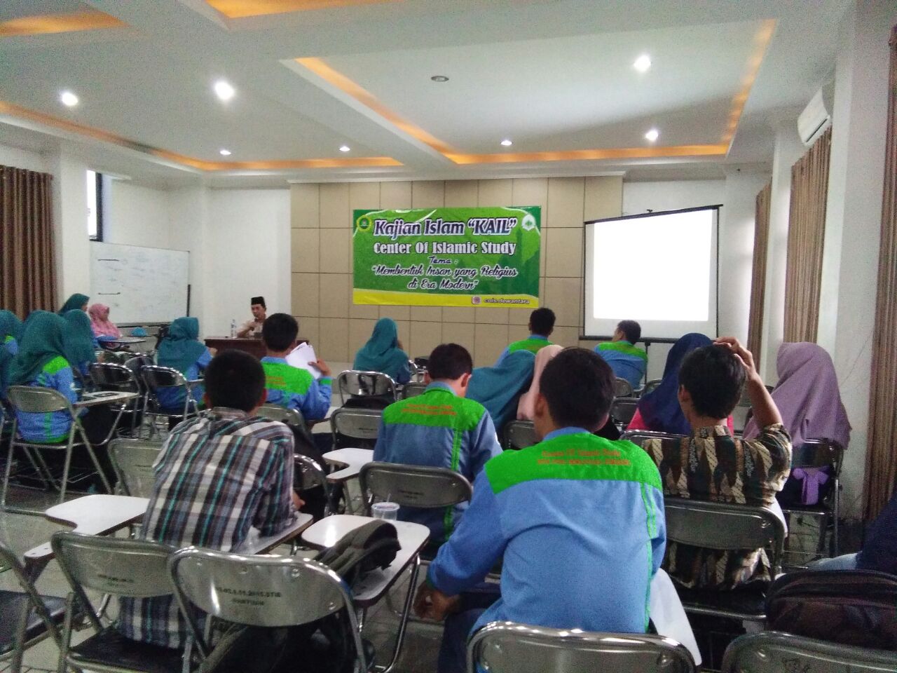 UKM COIS Mengelar Kajian Islam (KAIL) Ke -2 di Grha Dewantara Jombang UKM COIS Mengelar Kajian Islam (KAIL) Ke -2 di Grha Dewantara Jombang