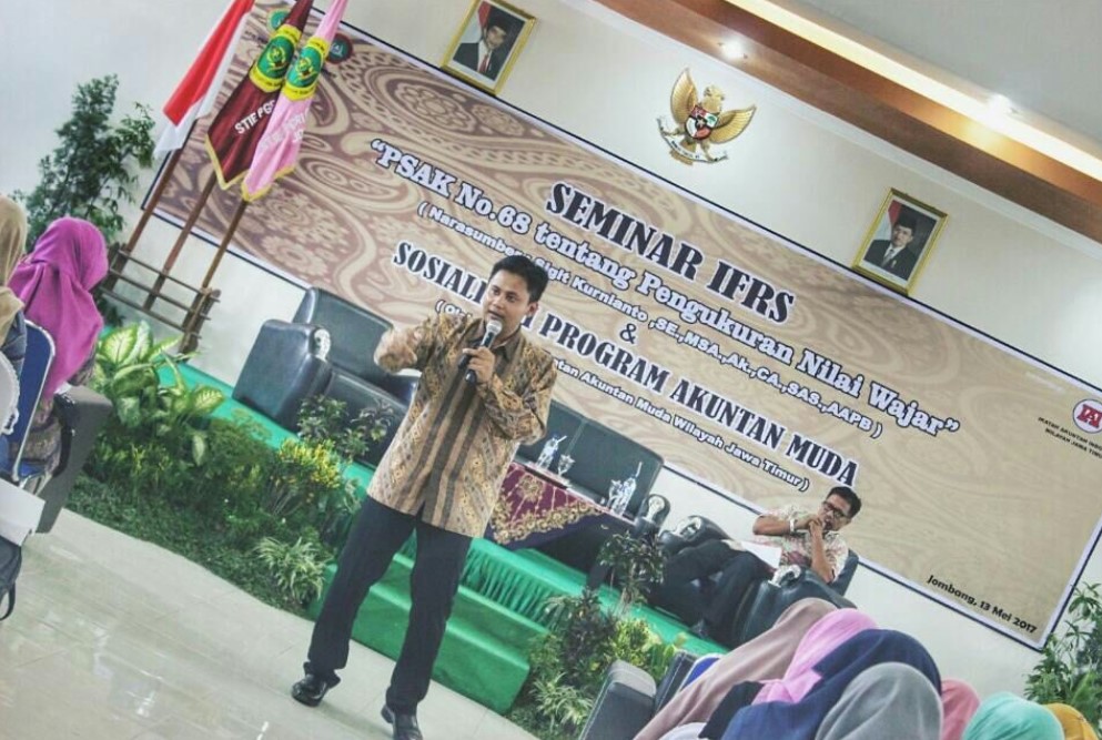 HIMAKU STIE PGRI DEWANTARA JOMBANG SUKSES MENGELAR SEMINAR IFRS HIMAKU STIE PGRI DEWANTARA JOMBANG SUKSES MENGELAR SEMINAR IFRS