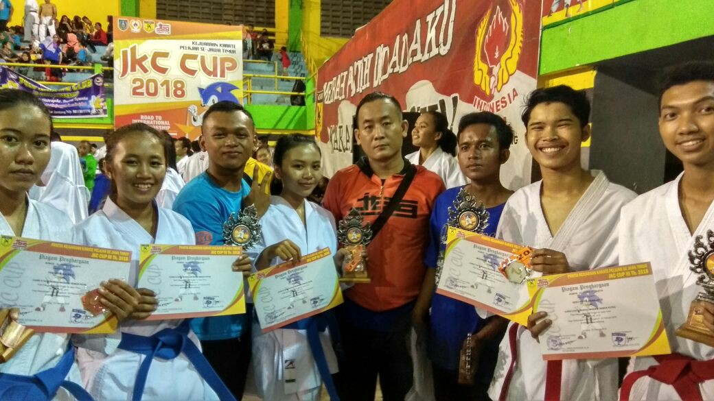 ATLET STIE PGRI DEWANTARA JOMBANG REBUT PERAK DAN PERUNGGU DI KEJUARAAN KARATE PELAJAR SE JATIM JKC CUP III TAHUN 2018 ATLET STIE PGRI DEWANTARA JOMBANG REBUT PERAK DAN PERUNGGU DI KEJUARAAN KARATE PELAJAR SE JATIM JKC CUP III TAHUN 2018