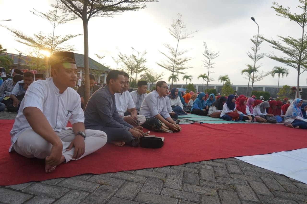 JALIN SILATURAHMI, ORMAWA DAN UKM STIE PGRI DEWANTARA JOMBANG GELAR BUKA BERSAMA JALIN SILATURAHMI, ORMAWA DAN UKM STIE PGRI DEWANTARA JOMBANG GELAR BUKA BERSAMA