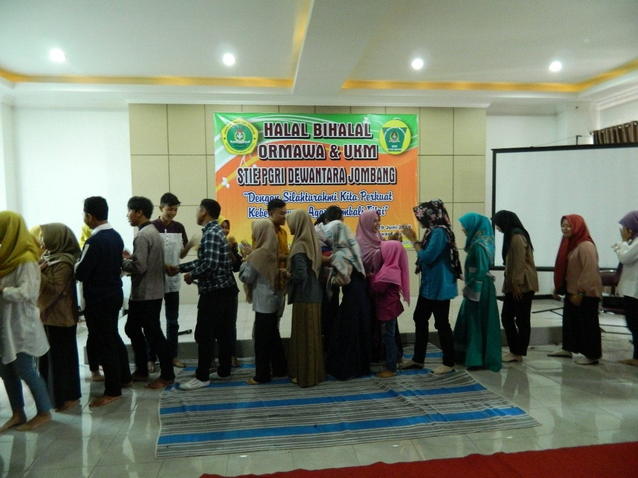 JALIN SILATURAHMI, ORMAWA DAN UKM STIE PGRI DEWANTARA JOMBANG GELAR HALAL BI HALAL JALIN SILATURAHMI, ORMAWA DAN UKM STIE PGRI DEWANTARA JOMBANG GELAR HALAL BI HALAL