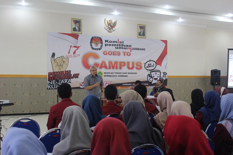 SUKSESKAN PEMILU, KPU GOES TO CAMPUS STIE PGRI DEWANTARA JOMBANG SUKSESKAN PEMILU, KPU GOES TO CAMPUS STIE PGRI DEWANTARA JOMBANG