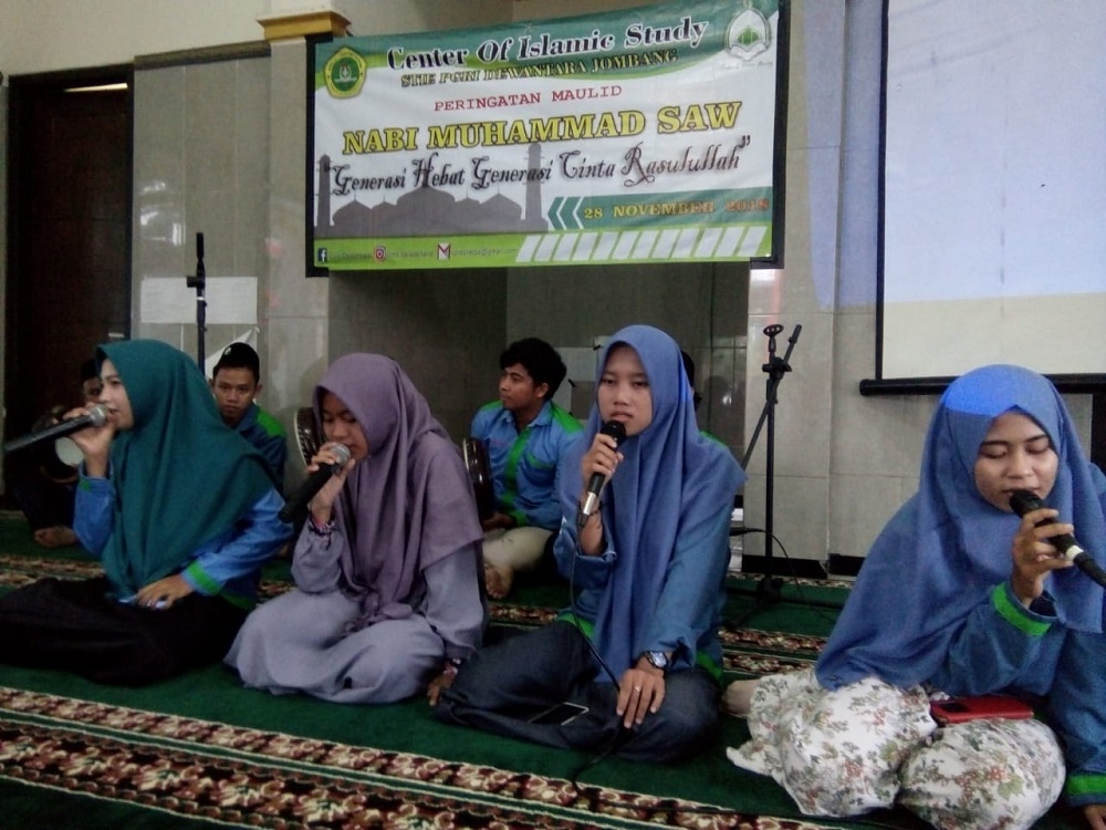 PERINGATAN MAULID NABI MUHAMMAD SAW SEBAGAI MOMENTUM UKHUWAL ISLAMIYAH KAUM MUSLIMIN DI STIE PGRI DEWANTARA JOMBANG PERINGATAN MAULID NABI MUHAMMAD SAW SEBAGAI MOMENTUM UKHUWAL ISLAMIYAH KAUM MUSLIMIN DI STIE PGRI DEWANTARA JOMBANG