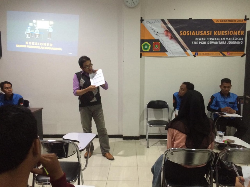DPM STIE PGRI DEWANTARA JOMBANG SUKSES MENYELENGGARAKAN SOSIALISASI KUESIONER TENTANG KAMPUS DPM STIE PGRI DEWANTARA JOMBANG SUKSES MENYELENGGARAKAN SOSIALISASI KUESIONER TENTANG KAMPUS