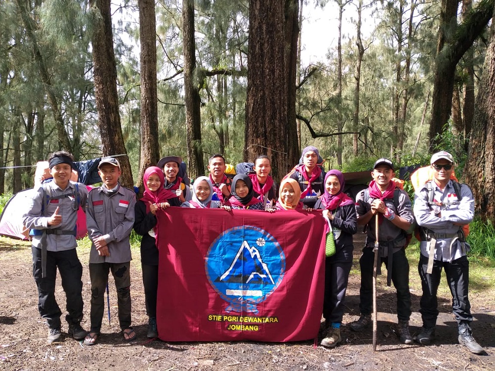 UKM BASUNDARA STIE PGRI DEWANTARA JOMBANG ADAKAN PENDAKIAN WAJIB (PENDAWA) UKM BASUNDARA STIE PGRI DEWANTARA JOMBANG ADAKAN PENDAKIAN WAJIB (PENDAWA)