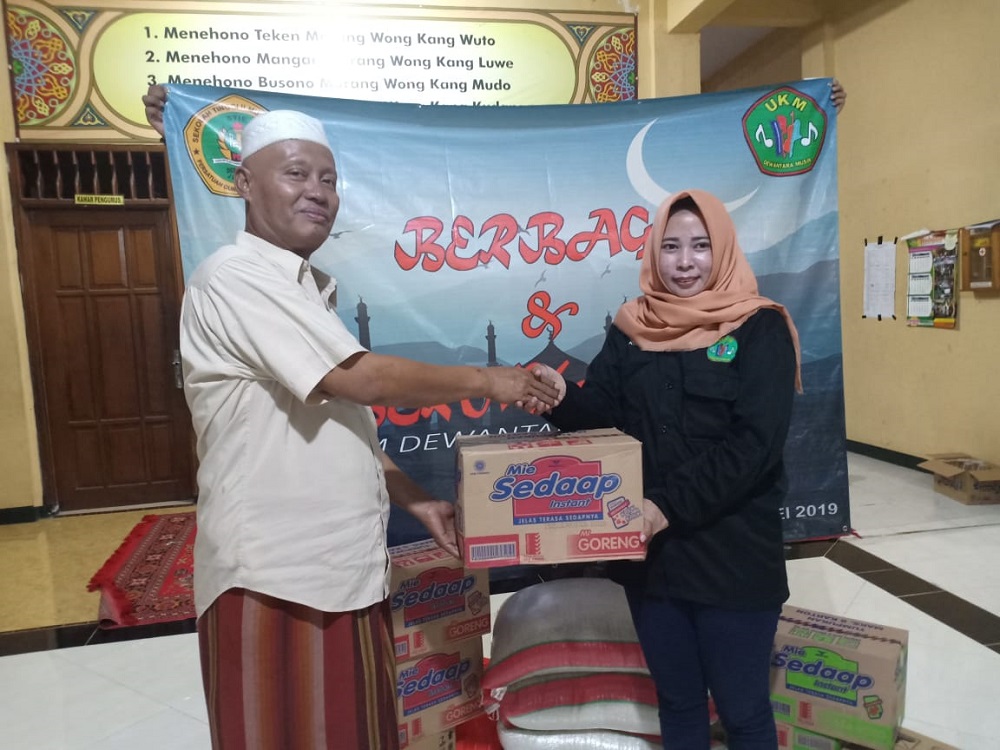 RAMADHAN BULAN PENUH BERKAH , BERBAGI DAN BERNYANYI BERSAMA UKM DEWANTARA MUSIK STIE PGRI DEWANTARA JOMBANG RAMADHAN BULAN PENUH BERKAH , BERBAGI DAN BERNYANYI BERSAMA UKM DEWANTARA MUSIK STIE PGRI DEWANTARA JOMBANG