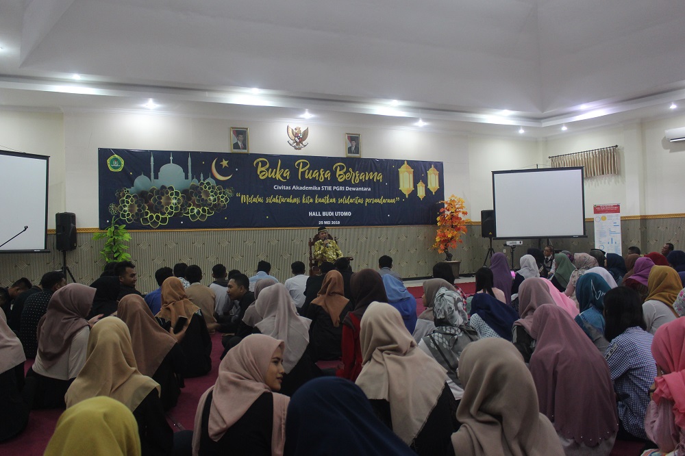 REKATKAN TALI SILATURAHMI, PIHAK LEMBAGA GELAR BUKA BERSAMA DENGAN ORMAWA DAN UKM STIE PGRI DEWANTARA JOMBANG REKATKAN TALI SILATURAHMI, PIHAK LEMBAGA GELAR BUKA BERSAMA DENGAN ORMAWA DAN UKM STIE PGRI DEWANTARA JOMBANG