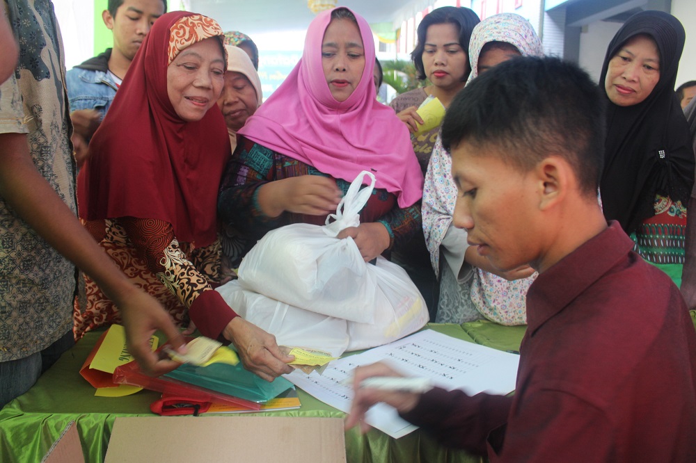 GELAR SEMBAKO MURAH, BAZAR PASAR MURAH RAMADHAN STIE PGRI DEWANTARA JOMBANG BERLANGSUNG MERIAH GELAR SEMBAKO MURAH, BAZAR PASAR MURAH RAMADHAN STIE PGRI DEWANTARA JOMBANG BERLANGSUNG MERIAH