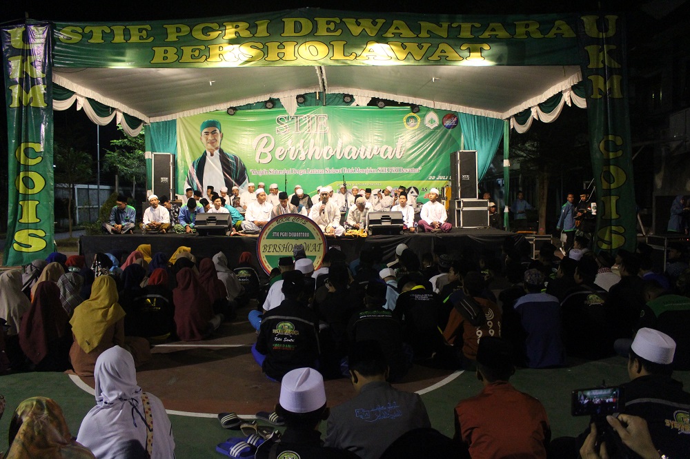 PERINGATI HARI JADINYA, CENTER OF ISLAMIC STUDY (COIS) STIE PGRI DEWANTARA JOMBANG GELAR STIE BERSHOLAWAT BERSAMA GUS WAHID PERINGATI HARI JADINYA, CENTER OF ISLAMIC STUDY (COIS) STIE PGRI DEWANTARA JOMBANG GELAR STIE BERSHOLAWAT BERSAMA GUS WAHID