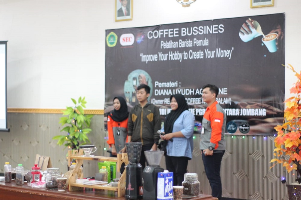 SEC (STIE ENTREPRENEUR COMMUNITY) STIE PGRI DEWANTARA JOMBANG GELAR PELATIHAN BARISTA PEMULA SEC (STIE ENTREPRENEUR COMMUNITY) STIE PGRI DEWANTARA JOMBANG GELAR PELATIHAN BARISTA PEMULA