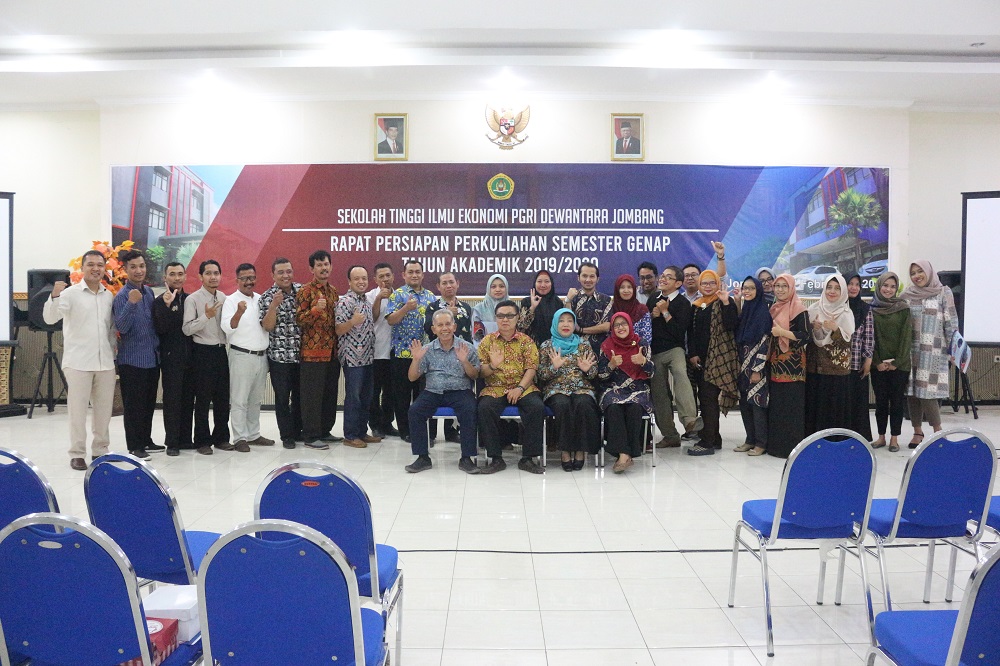 RAPAT PERSIAPAN PERKULIAHAN SEMESTER GENAP TAHUN AKADEMIK 2019/2020 RAPAT PERSIAPAN PERKULIAHAN SEMESTER GENAP TAHUN AKADEMIK 2019/2020