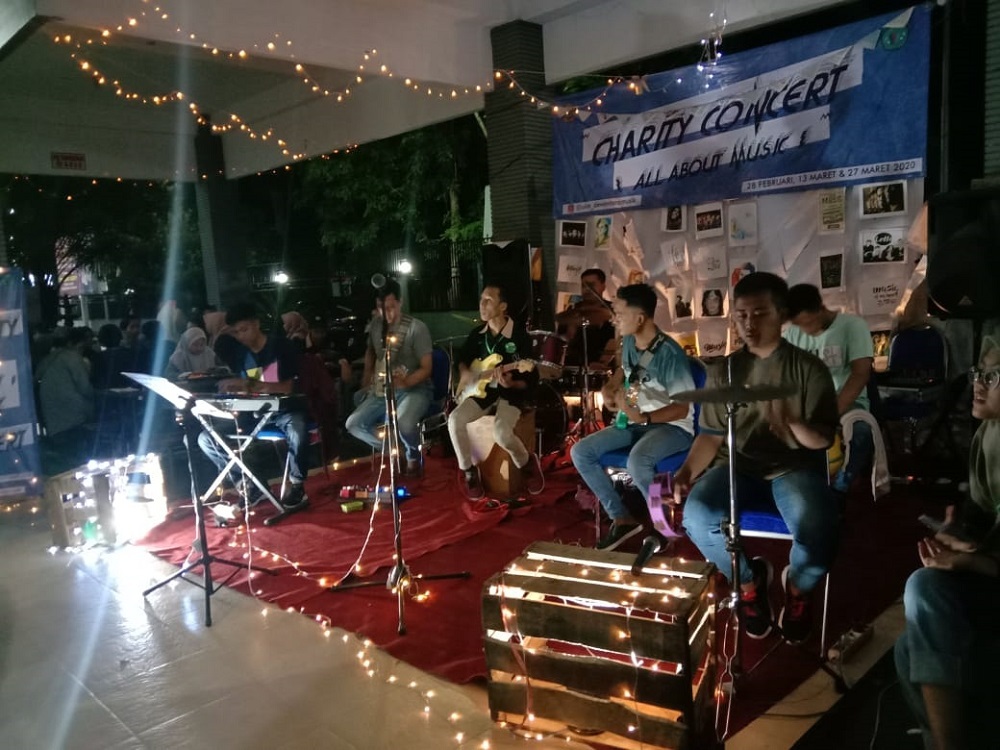 DALAM RANGKA PENGALANGAN DANA, CHARITY CONCERT KE-2 SUKSES DIGELAR UKM DEWANTARA MUSIK DALAM RANGKA PENGALANGAN DANA, CHARITY CONCERT KE-2 SUKSES DIGELAR UKM DEWANTARA MUSIK