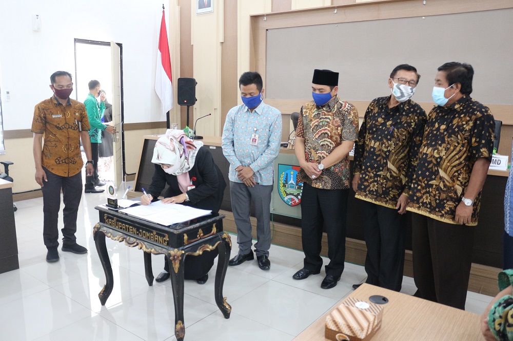PENANDATANGANAN MOU PENDAMPINGAN SEKOLAH BUMDES, STIE PGRI DEWANTARA JOMBANG DENGAN DPMD KABUPATEN JOMBANG PENANDATANGANAN MOU PENDAMPINGAN SEKOLAH BUMDES, STIE PGRI DEWANTARA JOMBANG DENGAN DPMD KABUPATEN JOMBANG