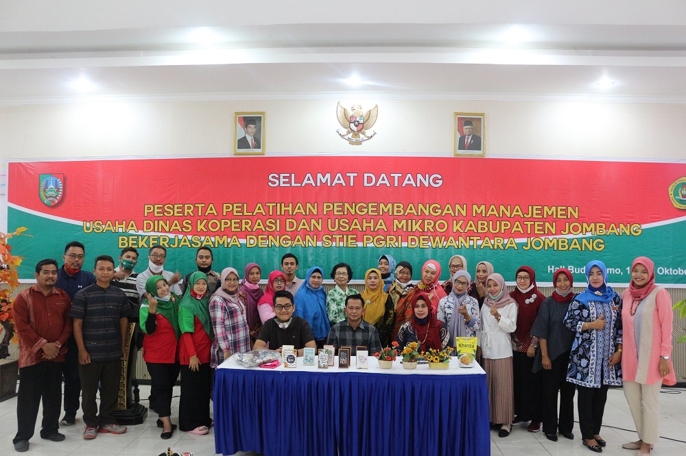 STIE PGRI DEWANTARA JOMBANG BEKERJASAMA DENGAN DINAS KOPERASI DAN USAHA MIKRO KABUPATEN JOMBANG ADAKAN PELATIHAN PENGEMBANGAN MANAJEMEN USAHA STIE PGRI DEWANTARA JOMBANG BEKERJASAMA DENGAN DINAS KOPERASI DAN USAHA MIKRO KABUPATEN JOMBANG ADAKAN PELATIHAN PENGEMBANGAN MANAJEMEN USAHA