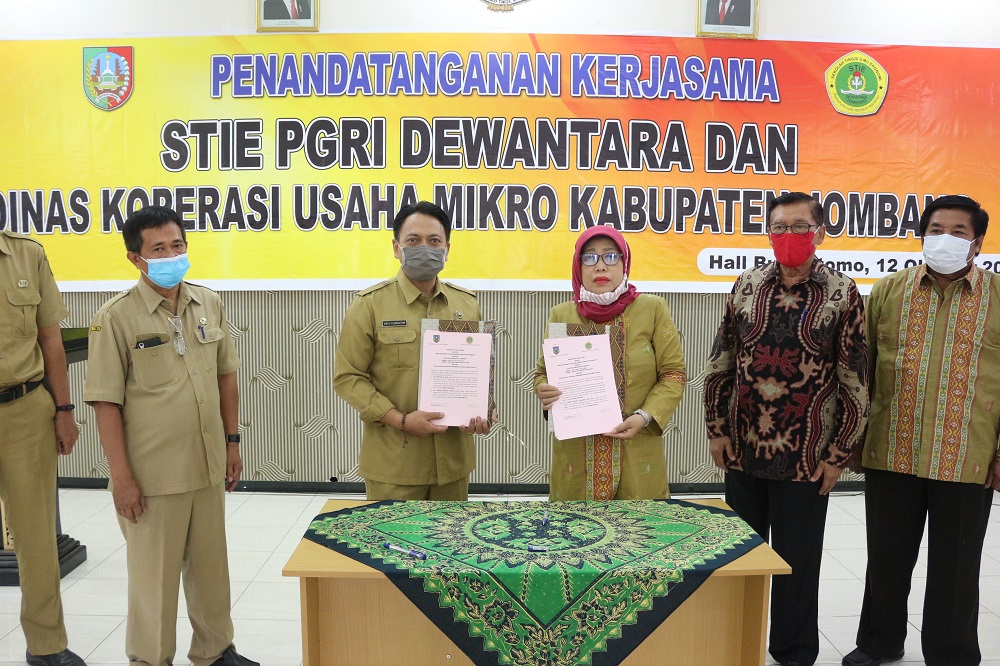 Penandatanganan Kerjasama Antara STIE PGRI Dewantara Jombang dengan Dinas Koperasi Usaha Mikro Kabupaten Jombang